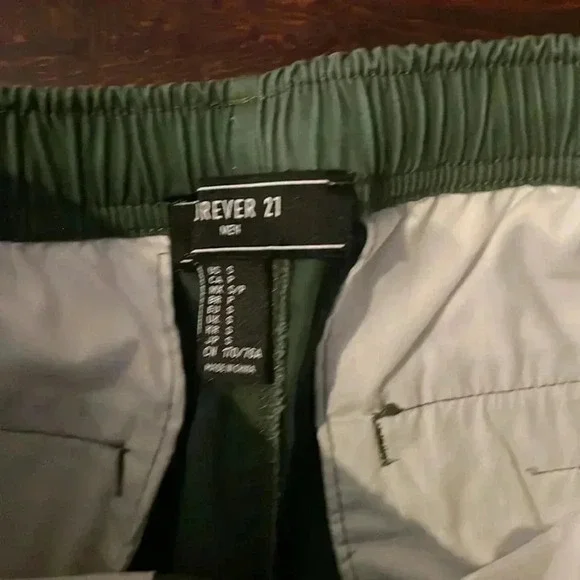 Forever 21 Men Drawstring Chino Shorts - Picture 2 of 3